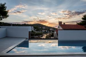 Bazén v ubytování Sailor house villa near Trogir, private pool nebo v jeho okolí
