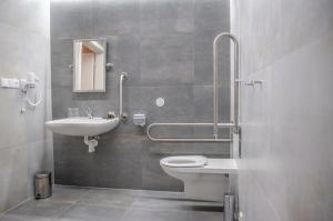 Koupelna v ubytování Hotel D1