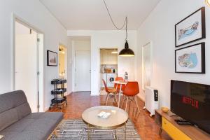 Ruang duduk di DA'HOME - Boavista Beautiful Apartment