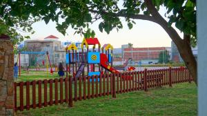 Otroško igrišče poleg nastanitve Mirador Golf Appart-hotel
