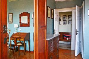 a room with a desk and a dresser with a mirror at B&B S.Marco in Venice