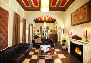 A seating area at Relais La Placa