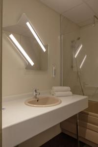 A bathroom at ibis budget Le Puy En Velay