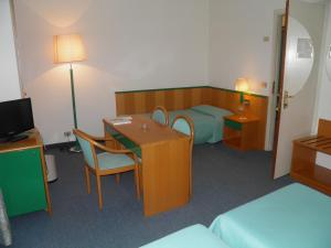 TV a/nebo společenská místnost v ubytování Hotel Ramoverde