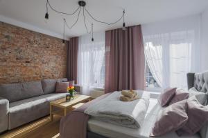 Posteľ alebo postele v izbe v ubytovaní Central Apartments Piwna