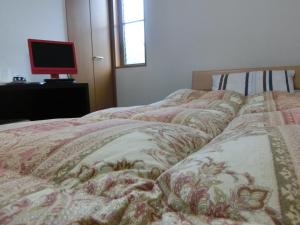 a bedroom with two beds and a computer on a desk at Ryokan Suzukisou-10 tatami mats room No bath and toilet- Vacation STAY 17872 in Kyoto