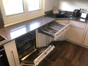 A kitchen or kitchenette at Grossglockner Chalets Zell am See