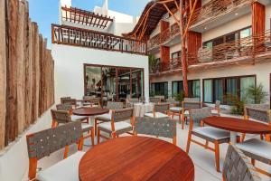 Restaurace v ubytování Mystique Holbox by Royalton, A Tribute Portfolio Resort