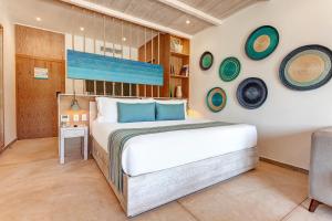 Postel nebo postele na pokoji v ubytování Mystique Holbox by Royalton, A Tribute Portfolio Resort