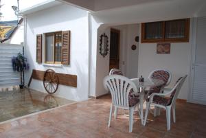 Patio nebo venkovní prostory v ubytování Kanarinis Apartments