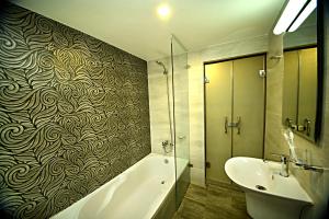 Ένα μπάνιο στο The Milestone Hotel