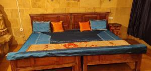 Letto o letti in una camera di Hotel Deep Mahal