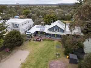 Ett flygfoto av Dunsborough Beachouse YHA