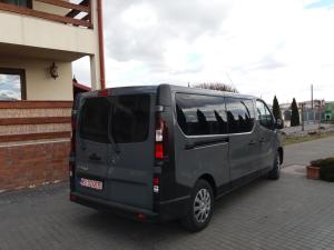 a gray van parked in a parking lot at Country Court in Curteni