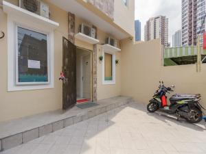 Fotografie z fotogalerie ubytování RedDoorz Plus near Taman Rasuna Menteng v destinaci Jakarta