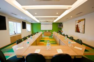 Kawasan bisnes dan/atau bilik persidangan di Lemon Tree Hotel, Ahmedabad