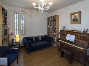 a living room with a piano and a couch at Villa Contarini B&B in Venice-Lido