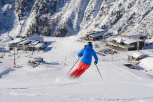 Hotel Garni Bellevue during the winter