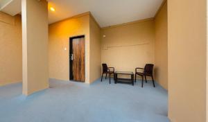 Khu vực ghế ngồi tại Hotel Parag Deluxe Kolhapur