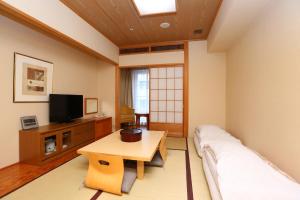 Телевизор и/или развлекательный центр в Hotel Hokke Club Osaka