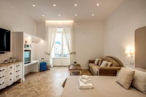 TV a/nebo společenská místnost v ubytování Sorrento Square Suites