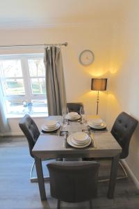 Hopetoun Garden View (2 bedroom apartment with FREE parking)