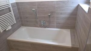 Kúpeľňa v ubytovaní Holiday Home Zillertal - Haus Gigl + 16 fotografií
