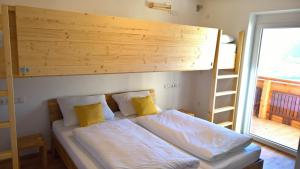 Postel nebo postele na pokoji v ubytování Holiday Home Zillertal - Haus Gigl