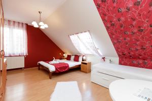 Posteľ alebo postele v izbe v ubytovaní Almafa Apartmanház