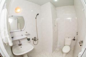 
Ванная комната в AZPETROL HOTEL SHEKI
