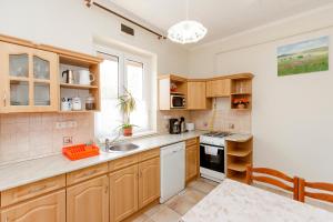 Kuchyňa alebo kuchynka v ubytovaní Almafa Apartmanház