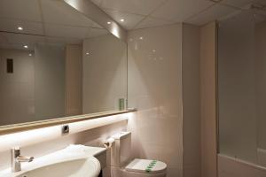 Koupelna v ubytování Hotel Bernat II 4*Sup