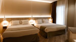 Postel nebo postele na pokoji v ubytování Hotel Bernat II 4*Sup