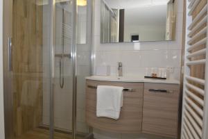 Koupelna v ubytování Hotel Graaf Bernstorff + 29 fotografií