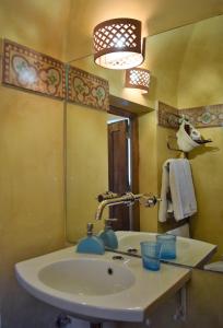 Agriturismo Baglio Pollicarini tesisinde bir banyo