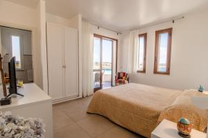 Posteľ alebo postele v izbe v ubytovaní Hotel Il Faro Della Guitgia Tommasino