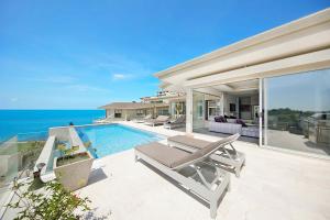 Bazén v ubytování Samui Bayside Luxury Villas nebo v jeho okolí