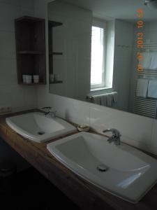 Bilik mandi di Fuchs Apartments - inklusive Eintritt in die Alpentherme Gastein