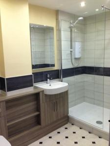 a bathroom with a sink and a shower at Bail Mews in Lincoln