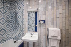 A bathroom at The Spa Hotel 