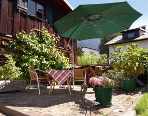 Ein Garten an der Unterkunft Fellhornhaus Ferienwohnungen