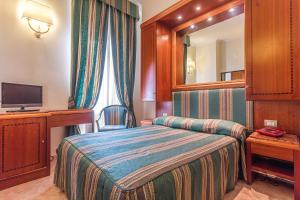 TV a/nebo společenská místnost v ubytování Raeli Hotel Noto