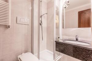 Koupelna v ubytování Raeli Hotel Noto