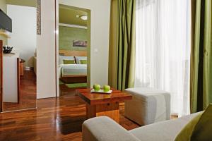 a living room with a couch and a table at Boutique Hotel Bol in Bol