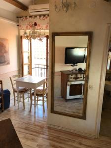 TV a/nebo společenská místnost v ubytování Apartments Authentic Baska