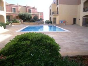 a swimming pool in the middle of a courtyard at Tas-Sellum Residence in Mellieħa +6 photos