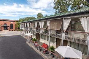 a building with two umbrellas in a parking lot at City Loft Hotel in Beaufort