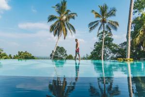 Tabula Rasa Resort & Spa内部或周边的泳池
