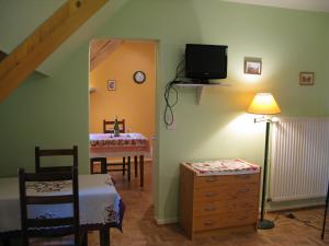 Μια τηλεόραση ή/και κέντρο ψυχαγωγίας στο Gites Les Cépages