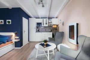 a living room with a couch and a table at Rostocker Stadtidyll in Rostock
